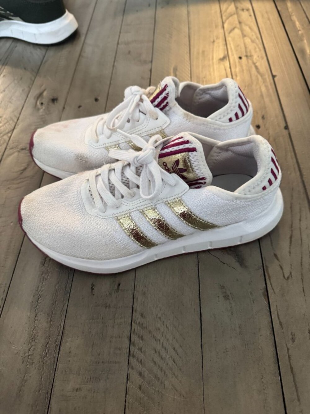 Adidas Wmns Swift Run X 'All That Glitters' Size 7